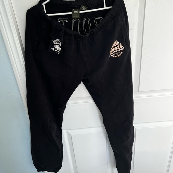 Roots clothing - 3 sweatpants, 2 sweaters - Picture 10 of 10